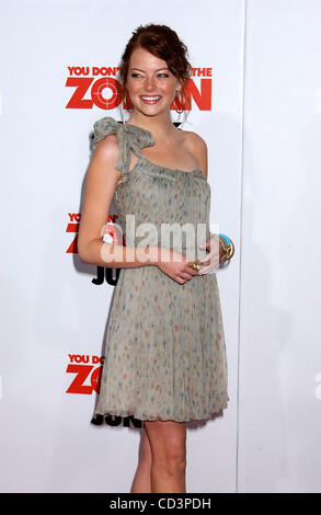 28. Mai 2008 - Hollywood, Kalifornien, US - I13782PR. DIE PREMIERE VON "DON'T SIE MIT ZOHAN AN IN GRAUMAN CHINESE THEATRE, HOLLYWOOD, CA 28.05.2008 MESS''.  --EMMA STONE(Credit Image: © Phil Roach/Globe Photos/ZUMAPRESS.com) Stockfoto