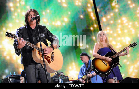 8. Juni 2008 - Nashville, Tennessee; USA - Musiker Cyrus und seine Tochter BRANDI CYRUS tritt am Tresor Konzertbühnen im LP Field im Rahmen des 2008 CMA Music Festival.  Das CMA Music Festival ist das weltweit größte Country Music Festival.  Die 4-tägige jährliche Veranstaltung findet aus Daunen Stockfoto