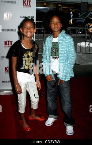 19. Juni 2008 - New York, New York, US - K58717ML. DIE PREMIERE des KIT KITTREDDGE: AN AMERICAN GIRL im ZIEGFELD THEATER IN New York City am 19.06.2008.  . JADEN SMITH UND WILLOW SMITH.  -2008. (Kredit-Bild: © Mitchell Levy/Globe Photos/ZUMAPRESS.com) Stockfoto