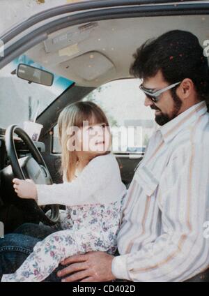 22. Juni 2008 - Albuquerque, New Mexico, USA - DEMI LOVATO im Alter von vier Jahren mit ihrem Vater, PATRICK LOVATO, in dieser Familie Foto von 1996 (Credit-Bild: © Patrick Lovato/ZUMApress.com) Stockfoto