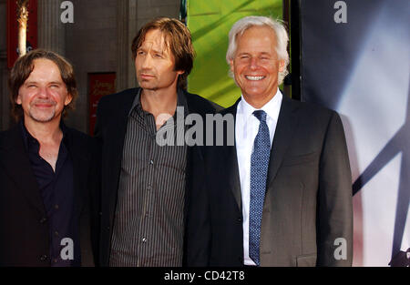 23. Juli 2008 - Hollywood, Kalifornien, US - I13500PR. DIE PREMIERE von "THE X-FILES: i WANT TO BELIEVE'' im GRAUMAN CHINESE THEATRE, HOLLYWOOD CA 23.07.2008.  --FRANK SPOTNITZ DAVID DUCNOVNY und CHRIS CARTER(Credit Image: © Phil Roach/Globe Photos/ZUMAPRESS.com) Stockfoto