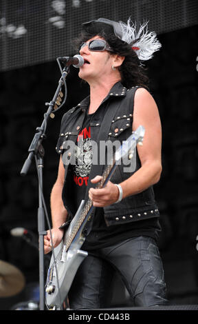 3. August 2008 - Chicago, Illinois, USA - Sänger / Gitarrist DANIEL ASH von der Band Love and Rockets tritt im Rahmen des Musikfestivals 2008 Lollapalooza.  Das dreitägige mehrstufige Musikfestival wird locken Tausende von Musik, die Fans zu Grant Park im Zentrum von Chicago entfernt.  Copyright 2008 J Stockfoto