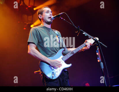 27. August 2008 - Raleigh, North Carolina; USA - Sänger / Gitarrist JOHN MAYER tritt als seine 2008 Tour macht Halt in der Time Warner Cable Musikpavillon befindet sich in North Carolina.  Copyright 2008 Jason Moore. Obligatorische Credit: Jason Moore Stockfoto