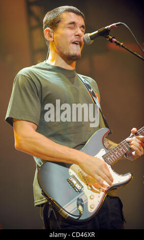 27. August 2008 - Raleigh, North Carolina; USA - Sänger / Gitarrist JOHN MAYER tritt als seine 2008 Tour macht Halt in der Time Warner Cable Musikpavillon befindet sich in North Carolina.  Copyright 2008 Jason Moore. Obligatorische Credit: Jason Moore Stockfoto