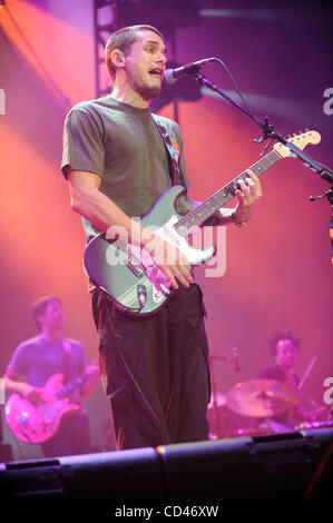 27. August 2008 - Raleigh, North Carolina; USA - Sänger / Gitarrist JOHN MAYER tritt als seine 2008 Tour macht Halt in der Time Warner Cable Musikpavillon befindet sich in North Carolina.  Copyright 2008 Jason Moore. Obligatorische Credit: Jason Moore Stockfoto