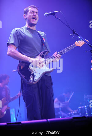 27. August 2008 - Raleigh, North Carolina; USA - Sänger / Gitarrist JOHN MAYER tritt als seine 2008 Tour macht Halt in der Time Warner Cable Musikpavillon befindet sich in North Carolina.  Copyright 2008 Jason Moore. Obligatorische Credit: Jason Moore Stockfoto