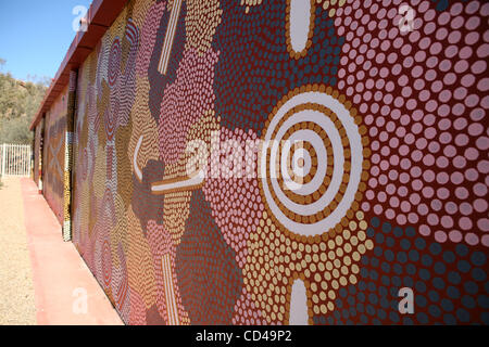 Sep 17, 2008 - Alice Springs, Northern Territory, Australien - eine Wand gemalt von Aborigine-Künstler im Araluen Arts Center in Alice Springs. (Kredit-Bild: © Marianna Tag Massey/ZUMA Press) Stockfoto