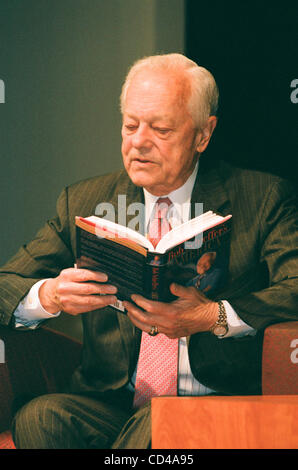 20. September 2008 - Austin, Texas, US - K59908JN. CBS NEWS SENIOR KORRESPONDENT UND GASTGEBER DER FACE THE NATION BOB SCHIEFFER AT ST. EDWARDS UNIVERSITÄT IN AUSTIN, TEXAS FÖRDERUNG SEINER NEUER BUCHEN '' BOB SCHIEFFER AMERIKA '', PRÄSENTIERT VON BOOKPEOPLE 19.09.2008. JEFF J NEWMAN-(Kredit-Bild: © Jeff Newman / Stockfoto