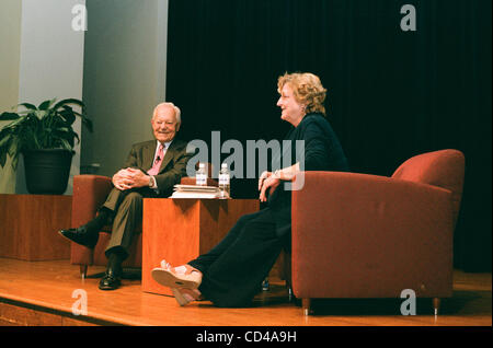 20. September 2008 - Austin, Texas, US - K59908JN. CBS NEWS SENIOR KORRESPONDENT UND GASTGEBER DER FACE THE NATION BOB SCHIEFFER AT ST. EDWARDS UNIVERSITÄT IN AUSTIN, TEXAS FÖRDERUNG SEINER NEUER BUCHEN '' BOB SCHIEFFER AMERIKA '', PRÄSENTIERT VON BOOKPEOPLE 19.09.2008. JEFF J NEWMAN-(Kredit-Bild: © Jeff Newman / Stockfoto