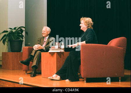 20. September 2008 - Austin, Texas, US - K59908JN. CBS NEWS SENIOR KORRESPONDENT UND GASTGEBER DER FACE THE NATION BOB SCHIEFFER AT ST. EDWARDS UNIVERSITÄT IN AUSTIN, TEXAS FÖRDERUNG SEINER NEUER BUCHEN '' BOB SCHIEFFER AMERIKA '', PRÄSENTIERT VON BOOKPEOPLE 19.09.2008. JEFF J NEWMAN-(Kredit-Bild: © Jeff Newman / Stockfoto