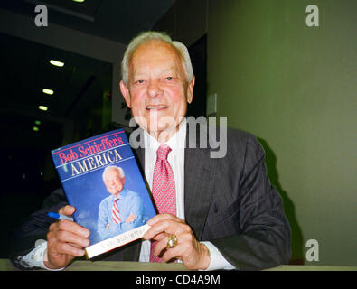 20. September 2008 - Austin, Texas, US - K59908JN. CBS NEWS SENIOR KORRESPONDENT UND GASTGEBER DER FACE THE NATION BOB SCHIEFFER AT ST. EDWARDS UNIVERSITÄT IN AUSTIN, TEXAS FÖRDERUNG SEINER NEUER BUCHEN '' BOB SCHIEFFER AMERIKA '', PRÄSENTIERT VON BOOKPEOPLE 19.09.2008. JEFF J NEWMAN-(Kredit-Bild: © Jeff Newman / Stockfoto