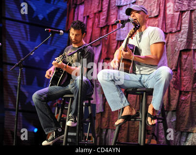 Sep 20, 2008 - Mansfield, Massachusetts; USA - führt Musiker KENNY CHESNEY live als Teil der 2008 Farm Aid Benefiz-Konzert, das einem ausverkauften Publikum im Comcast Center in Massachusetts stattfand. Copyright 2008 Jason Moore. Obligatorische Credit: Jason Moore Stockfoto