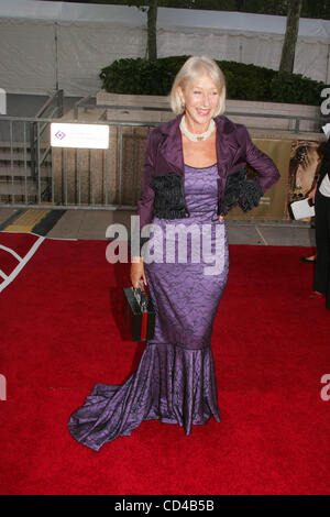 22. September 2008 - New York, New York, US - K59911RM. DER METROPOLITAN OPERA 125. SEASON OPENING NIGHT GALA IM LINCOLN CENTER IN NEW YORK AM 22.09.2008.  -HELEN MIRREN(Credit Image: © Rick Mackler/Globe Photos/ZUMAPRESS.com) Stockfoto