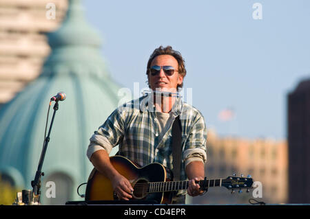 4. Oktober 00, Pa, USA-BRUCE SPRINGSTEEN am Rock für den Wandel Konzert für Obama Held in Philadelphia Pa (Credit Bild: (c) Ricky Fitchett/ZUMA Press) Photog: Ricky Fitchett Source: Ricky Fitchett Title: Vertrag Fotograf Credit: ZUMA Press Stadt: Philadelphia State: PA Land: USA-Ca Stockfoto