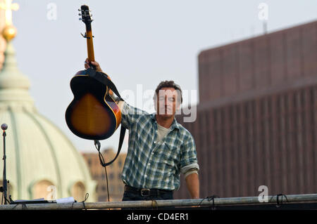 4. Oktober 00, Pa, USA-BRUCE SPRINGSTEEN am Rock für den Wandel Konzert für Obama Held in Philadelphia Pa (Credit Bild: (c) Ricky Fitchett/ZUMA Press) Photog: Ricky Fitchett Source: Ricky Fitchett Title: Vertrag Fotograf Credit: ZUMA Press Stadt: Philadelphia State: PA Land: USA-Ca Stockfoto