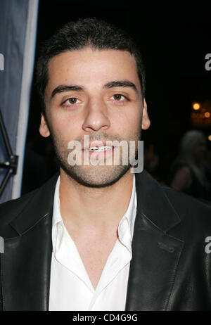 7. Oktober 2008 - New York, NY, USA - Schauspieler OSCAR ISAAC besucht die Ankünfte für den Film "Che" während des New York Film Festival im Ziegfeld Theater statt. (Kredit-Bild: © Nancy Kaszerman/ZUMA Press) Stockfoto