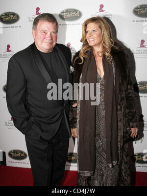 11. Oktober 2008 - Beverly Hills, Kalifornien, USA - Schauspieler WILLIAM SHATNER & Frau ELIZABETH, die Ankunft in der 5. jährlichen Start-und Landebahn für Leben profitieren St. Jud Children-Research Hospital im Beverly Hilton Hotel statt. (Kredit-Bild: © Lisa O'Connor/ZUMA Press) Stockfoto