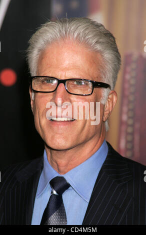 14. Oktober 2008 - New York, NY, USA - Schauspieler TED DANSON besucht die New Yorker Premiere von "W" im Ziegfeld Theatre statt. (Kredit-Bild: © Nancy Kaszerman/ZUMA Press) Stockfoto