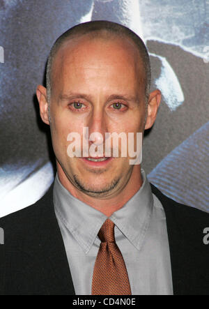 15. Oktober 2008 - New York, NY, USA - GAVIN O'CONNOR auf der New York-Premiere von "Pride and Glory" auf dem AMC Loews Lincoln Square statt. (Kredit-Bild: © Nancy Kaszerman/ZUMA Press) Stockfoto