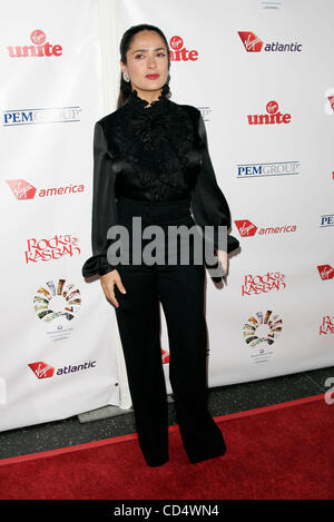 23. Oktober 2008 - Hollywood, Kalifornien, USA - Schauspielerin SALMA HAYEK, Sir Richard Branson "Rock The Kasbah" profitieren Virgin Unite ankommen im Roosevelt Hotel statt. (Kredit-Bild: © Lisa O'Connor/ZUMA Press) Stockfoto