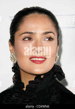 23. Oktober 2008 - Hollywood, Kalifornien, USA - Schauspielerin SALMA HAYEK, Sir Richard Branson "Rock The Kasbah" profitieren Virgin Unite ankommen im Roosevelt Hotel statt. (Kredit-Bild: © Lisa O'Connor/ZUMA Press) Stockfoto