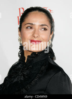 23. Oktober 2008 - Hollywood, Kalifornien, USA - Schauspielerin SALMA HAYEK, Sir Richard Branson "Rock The Kasbah" profitieren Virgin Unite ankommen im Roosevelt Hotel statt. (Kredit-Bild: © Lisa O'Connor/ZUMA Press) Stockfoto