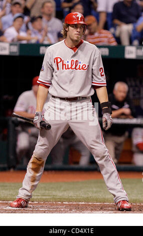 23. Oktober 2008 schlägt - St. Petersburg, Florida, USA - JAYSON WERTH im 7. Inning von Spiel zwei World Series im Tropicana Field. Eine frühe Flut von Auflagen half Tampa Bay Rays siegt 4: 2 und Ebene der World Series 1-1 Besuch Philadelphia Phillies Fledermäuse fiel leise. (Kredit-Bild: © Ron Stockfoto