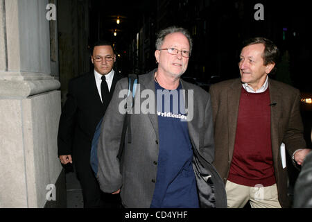 Autor des flüchtigen Tage: eine Abhandlung und Anti-Kriegs-Aktivist Bill Ayers verlassen der Sitzung in Manhattan mit einem T-shirt sagt: "das ist lächerlich" heute 26. Oktober 2008. Bildnachweis: Mariela Lombard / ZUMA Press. Stockfoto