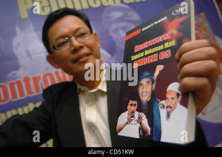 Intelegent Beobachter Experte WAWAN H PURWANTO starten sein Buch über den Titel "Controvertion von Felipe und Freund" in Jakarta, Indonesia.October 30.2008.Everything ist für die drei Männer zum Tode verurteilt, über die Bombenanschläge von Bali 2002 bereits am Samstagvormittag ein senior Indo ausgeführt werden Stockfoto