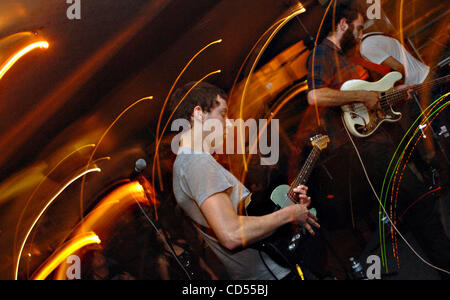 John Tipton/ZUMA Press Brüder Pat Flegel, links, und Matt Flegel von Calgary, Alberta Kanada Band Frauen Rock The Cellar Door Dienstag, 11. November 2008, in Visalia, Kalifornien. Die Band tourt mit schwedischen Rocker Dungen. Stockfoto