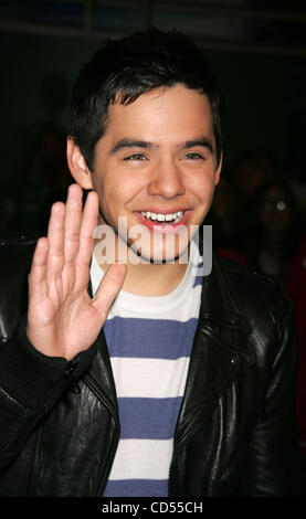 11. November 2008 - New York, NY, USA - DSDS-Vize DAVID ARCHULETA fördert seine neue CD "David Archuleta" bei Virgin Megastore-Times Square.  (Bild Kredit: ZUMApress.com) Stockfoto