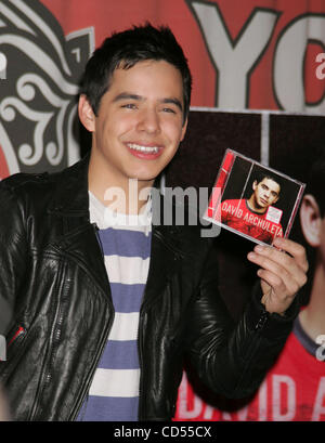 11. November 2008 - New York, NY, USA - DSDS-Vize DAVID ARCHULETA fördert seine neue CD "David Archuleta" bei Virgin Megastore-Times Square.  (Bild Kredit: ZUMApress.com) Stockfoto