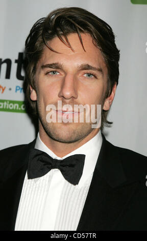 20. November 2008 - New York, NY, USA - New York Rangers Torwart HENRIK LUNDQVIST besucht der Mentor Foundation New York unter dem Motto Inaugural Royal Gala im Waldorf Astoria Hotel statt. (Kredit-Bild: © Nancy Kaszerman/ZUMA Press) Stockfoto