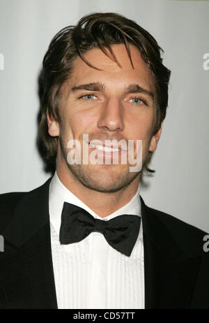 20. November 2008 - New York, NY, USA - New York Rangers Torwart HENRIK LUNDQVIST besucht der Mentor Foundation New York unter dem Motto Inaugural Royal Gala im Waldorf Astoria Hotel statt. (Kredit-Bild: © Nancy Kaszerman/ZUMA Press) Stockfoto