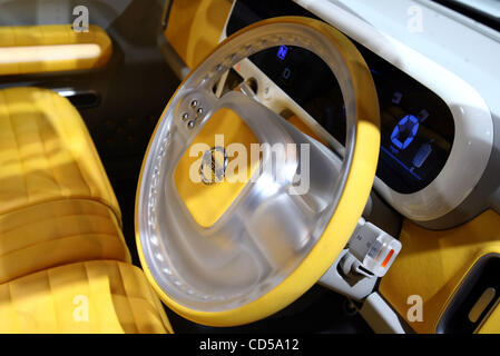 Das gelbe innere des Nissan Denki Cube electric Concept Car wird an der New York international Auto Show 2008 19. März 2008 gesehen. Stockfoto