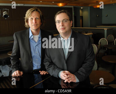 Rrazz Room Besitzer, von links, Robert Kotonly und Rory Paul fotografierte am Veranstaltungsort in San Francisco, Kalifornien auf Mittwoch, 5. März 2008.  Das Rrazz Zimmer wird bald im Hotel Nikko eröffnet.  (Nader Khouri/Contra Costa Times) Stockfoto