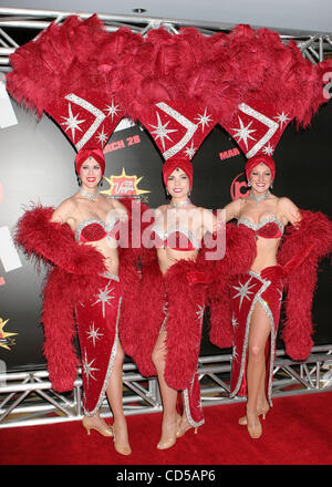 12. März 2008 statt - Las Vegas, Nevada, USA - SHOWGIRLS an die "21" Las Vegas Premiere im Planet Hollywood Hotel & Casino. (Kredit-Bild: © Paul Fenton/ZUMA Press) Stockfoto