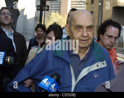 22. April 2008 - Manhattan, NY, USA - BEN-AMI KADISHA ist angeklagt und Bindung an Manhattan Bundesgerichtshof nach seiner Festnahme am Dienstag veröffentlicht. Kadisha, 84, New Jersey, ein ehemaliger US Army-Maschinenbau-Ingenieur, besteht der Verdacht des Gebens Israel Geheimnisse auf Atomwaffen, Kampfjets und Raketen in t Stockfoto