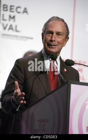 Bürgermeister Michael Bloomberg spricht auf dem Tribeca Film Festival 2008 Eröffnung Tag Pressekonferenz im Borough Of Manhattan Community College. Stockfoto