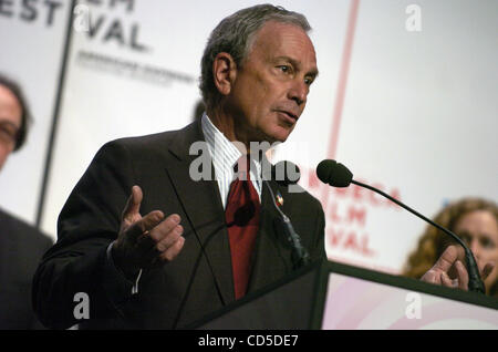 Bürgermeister Michael Bloomberg spricht auf dem Tribeca Film Festival 2008 Eröffnung Tag Pressekonferenz im Borough Of Manhattan Community College. Stockfoto