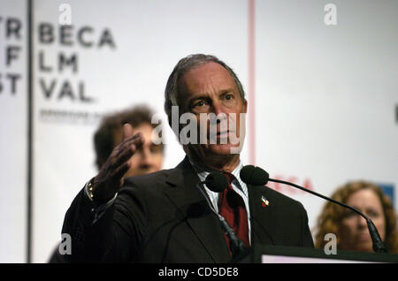 Bürgermeister Michael Bloomberg spricht auf dem Tribeca Film Festival 2008 Eröffnung Tag Pressekonferenz im Borough Of Manhattan Community College. Stockfoto