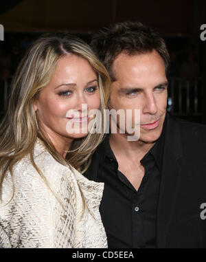 Schauspielerin Christine Taylor und Schauspieler Ben Stiller auf der Eisen-Mann-Premiere statt auf Graumans Chinese Theater, Hollywood Stockfoto