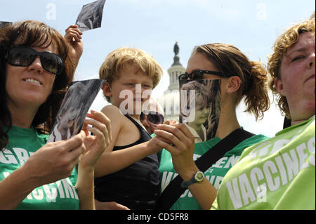 4. Juni 2008 - Washington, District Of Columbia, USA - 04.06.2008 der Capitol - Washington DC. Schauspieler Jenny McCarthy und Jim Carrey führen die grünen unsere Impfstoffe März im Bemühen um Toxine aus Childrens Impfstoffe zu eliminieren. . McCarthys autistischen Sohn Evan beteiligt sich...  --I13377CB. Atmosphäre (Cr Stockfoto