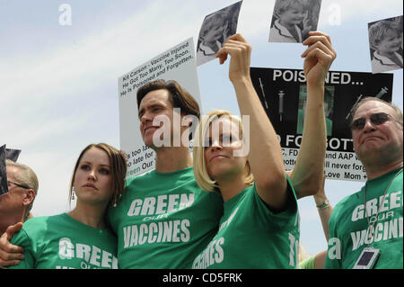 4. Juni 2008 - Washington, District Of Columbia, USA - 04.06.2008 der Capitol - Washington DC. Schauspieler Jenny McCarthy und Jim Carrey führen die grünen unsere Impfstoffe März im Bemühen um Toxine aus Childrens Impfstoffe zu eliminieren. . Carreys Tochter Jenny zeigt ihre Unterstützung...  --I13377CB(Credit Image: Stockfoto