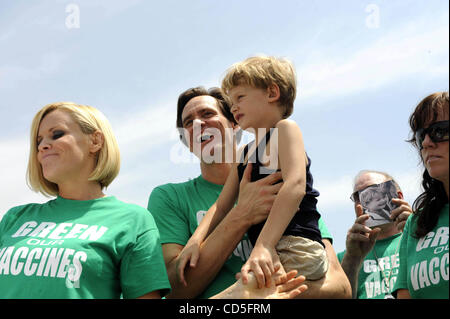 4. Juni 2008 - Washington, District Of Columbia, USA - 04.06.2008 der Capitol - Washington DC. Schauspieler Jenny McCarthy und Jim Carrey führen die grünen unsere Impfstoffe März im Bemühen um Toxine aus Childrens Impfstoffe zu eliminieren. . McCarthys autistischen Sohn Evan beteiligt sich...  --I13377CB(Credit Image: Stockfoto