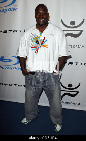 14. Juli 2008 - Teppich Holmby Hills, Kalifornien, USA - 14. Juli 2008 - Holmby Hills, Kalifornien, USA - ESPN Kommentator MARCELLUS WILEY auf das "Blu" für den Playboy und Blu-Ray vor ESPY Awards-Pool-Party in der Playboy Mansion am Montag, 14. Juli in Holmby Hills, Kalifornien. (Kredit-Bild: © Patrick Stockfoto