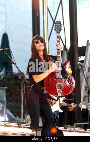 25. Juli 2008 - New York, New York, US - K59064BCO. Feist führt auf die Konzertreihe von Good Morning America. Bryant Park in New York City 25.07.2008.  -2008 (Kredit-Bild: © Bruce Cotler/Globe Photos/ZUMAPRESS.com) Stockfoto