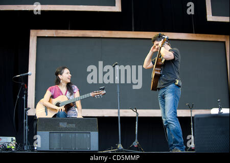 24. August 2008 - San Francisco, Kalifornien, USA - RODRIGO Y GABRIELA führen Sie live auf dem San Francisco Outside Lands Festival. Das dreitägige Festival, das zu den Golden Gate Park stattfindet zieht Tausende von Musikfans, verschiedenste Künstler auf mehreren Bühnen zu sehen.  (Kredit-Bild: © Jero Stockfoto