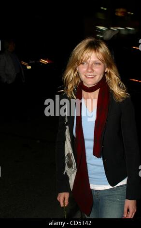 19. April 2003 - New York, New York, US - K30146RM. KIRSTEN DUNST nach Leistung von neun AT der EUGENE O'NEILL THEATRE, NEW YORK New York verlassen. 18.04.2003.  / 2003 (Kredit-Bild: © Rick Mackler/Globe Photos/ZUMAPRESS.com) Stockfoto