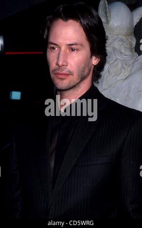 14. Mai 2003 - Hollywood, Kalifornien, US - I7625PR. MATRIX RELOADED PREMIERE IM VILLAGE THEATRE, CA.05/07/2003.   / / 2003.KEANU REEVES (Kredit-Bild: © Phil Roach/Globe Photos/ZUMAPRESS.com) Stockfoto